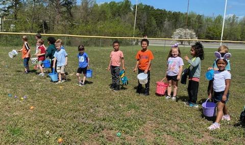 Students Enjoy An Easter Egg Hunt