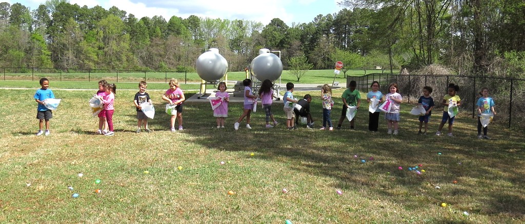 Students Enjoy An Easter Egg Hunt