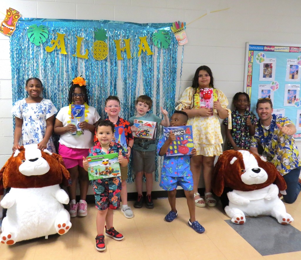 Scottsburg Elementary Host An Aloha  Attendance Bash for Students and Parents