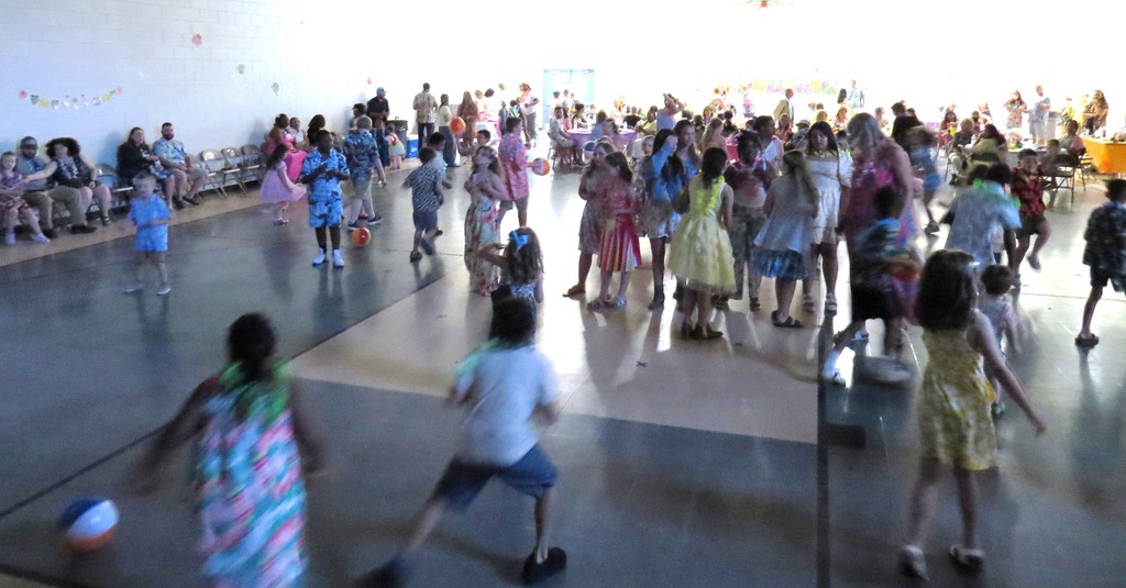 Scottsburg Elementary Host An Aloha  Attendance Bash for Students and Parents