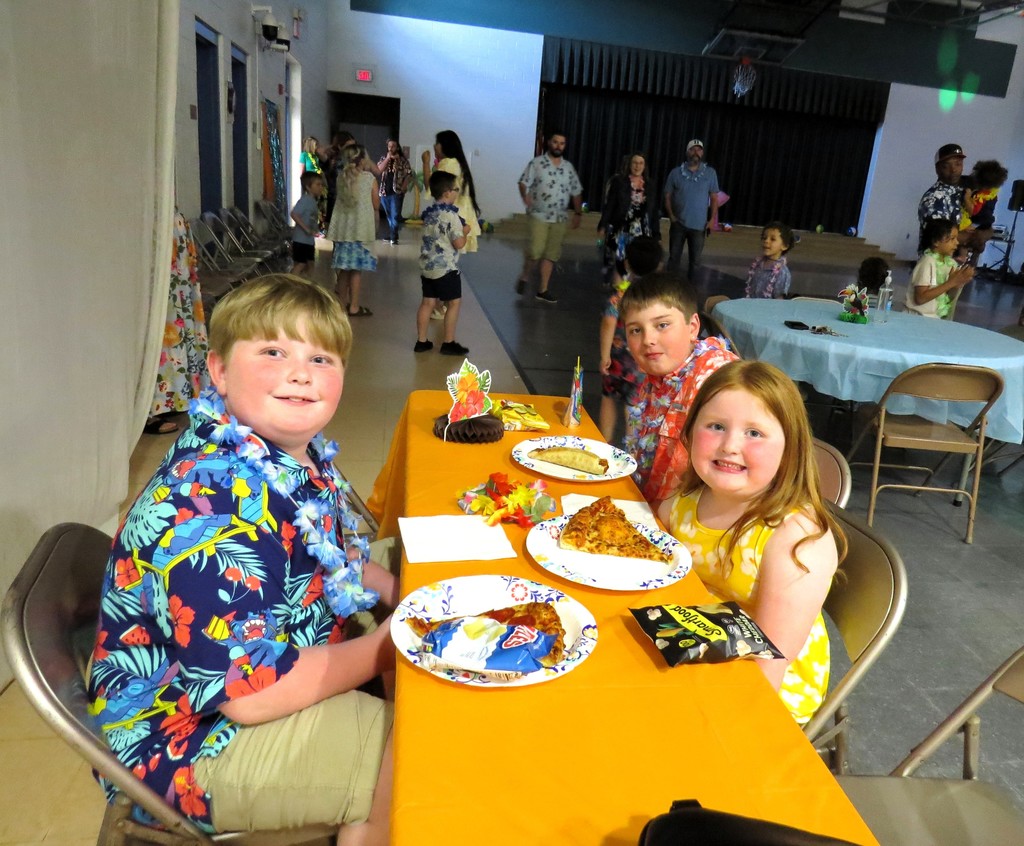Scottsburg Elementary Host An Aloha  Attendance Bash for Students and Parents
