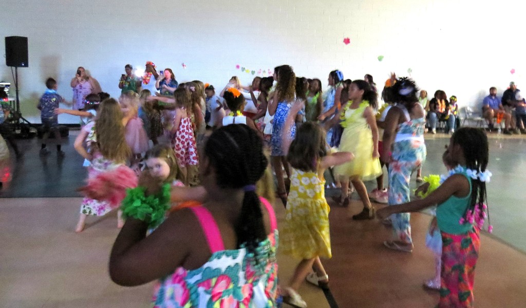 Scottsburg Elementary Host An Aloha  Attendance Bash for Students and Parents