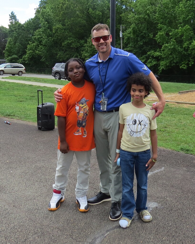 Scottsburg Elementary “Popsicles with the Principal” Literacy Event