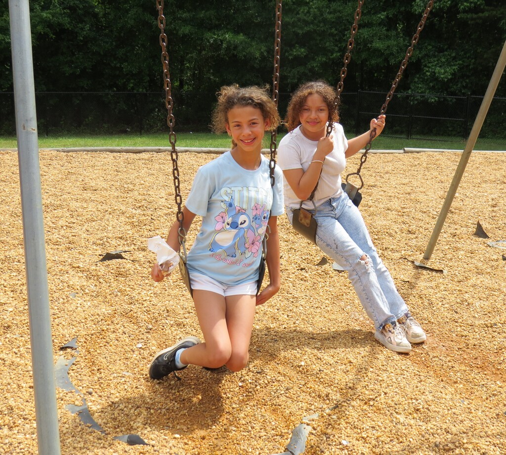 Scottsburg Elementary “Popsicles with the Principal” Literacy Event
