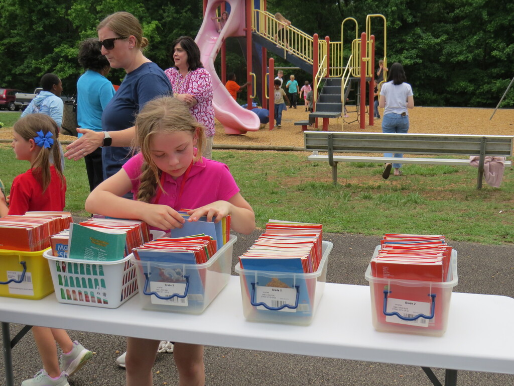 Scottsburg Elementary “Popsicles with the Principal” Literacy Event