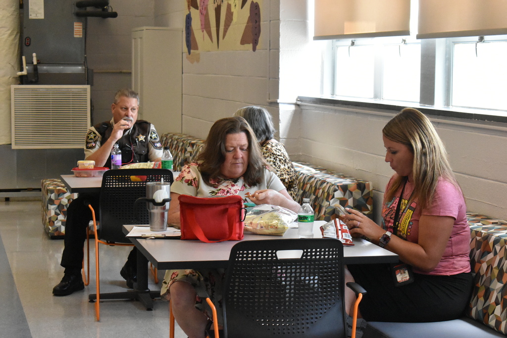 teachers eating lunch