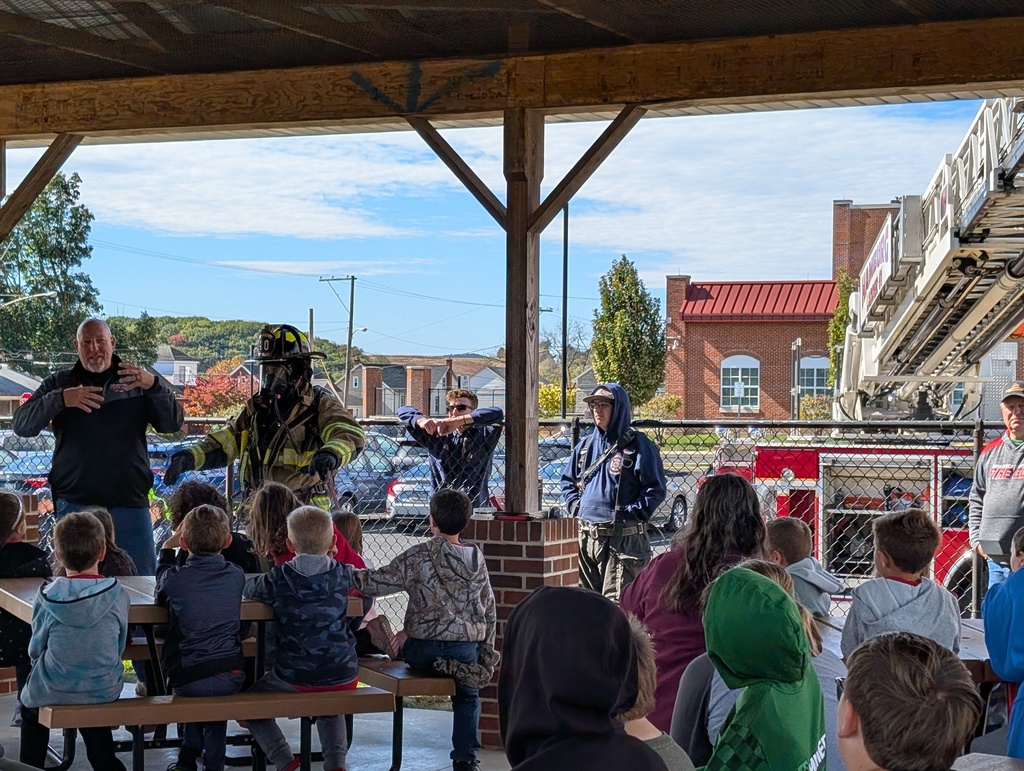 firefighter presenting to first grade