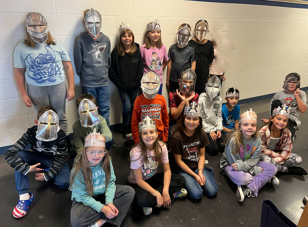 4th grade students with crowns or face shields