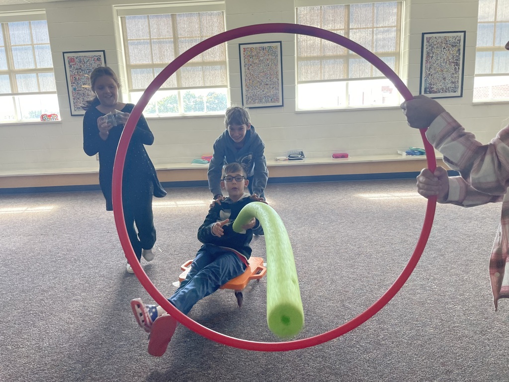 4th grade students jousting