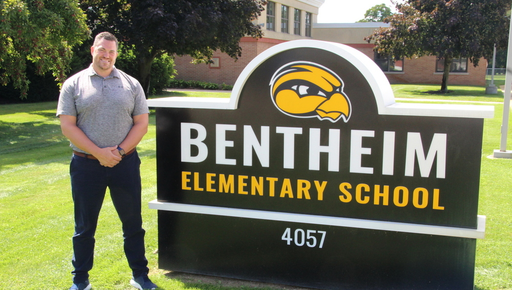 Jared Randall headshot at Bentheim Elementary.