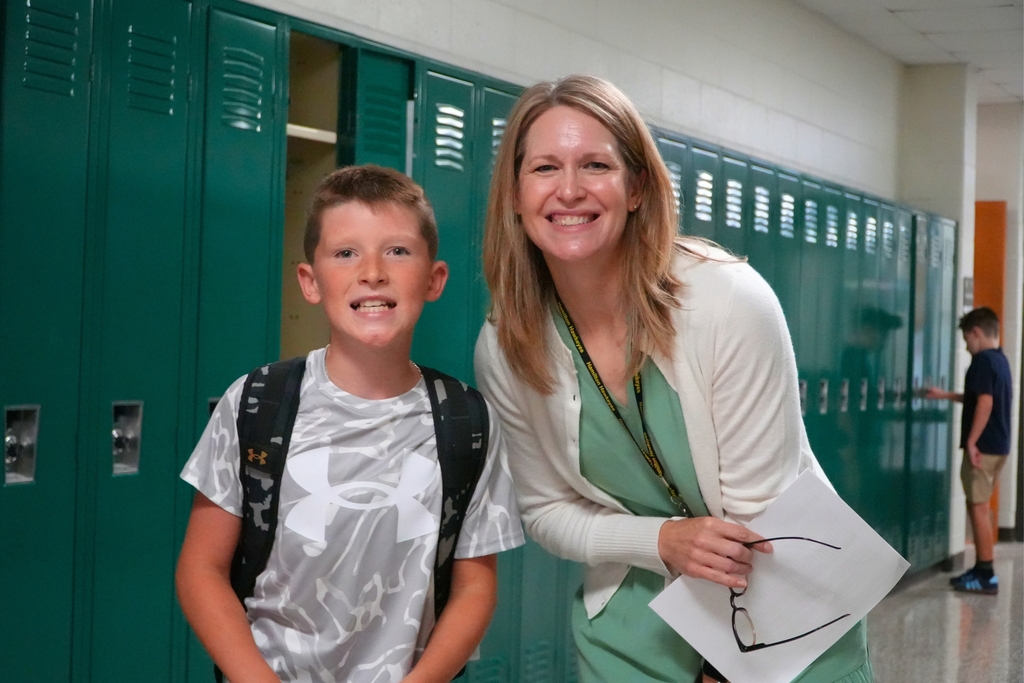 Hamilton Middle School back to school photos 2026.