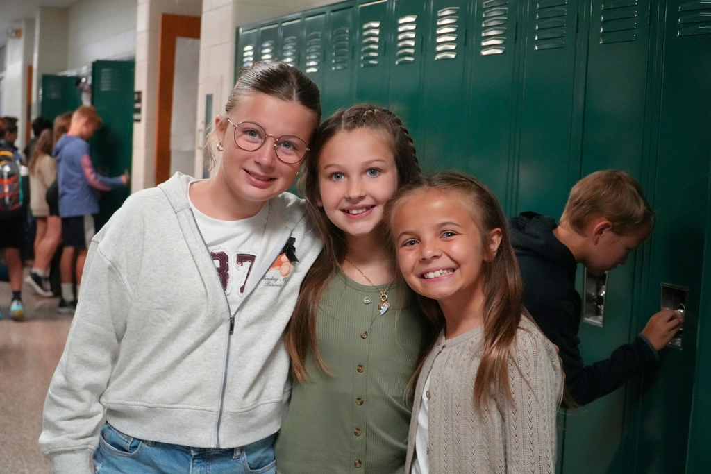Hamilton Middle School back to school photos 2026.