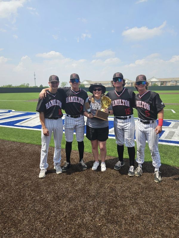 Senior Bulldog Baseball Members with Ms. Leach Senior Bulldog Baseball Members with Ms. Leach