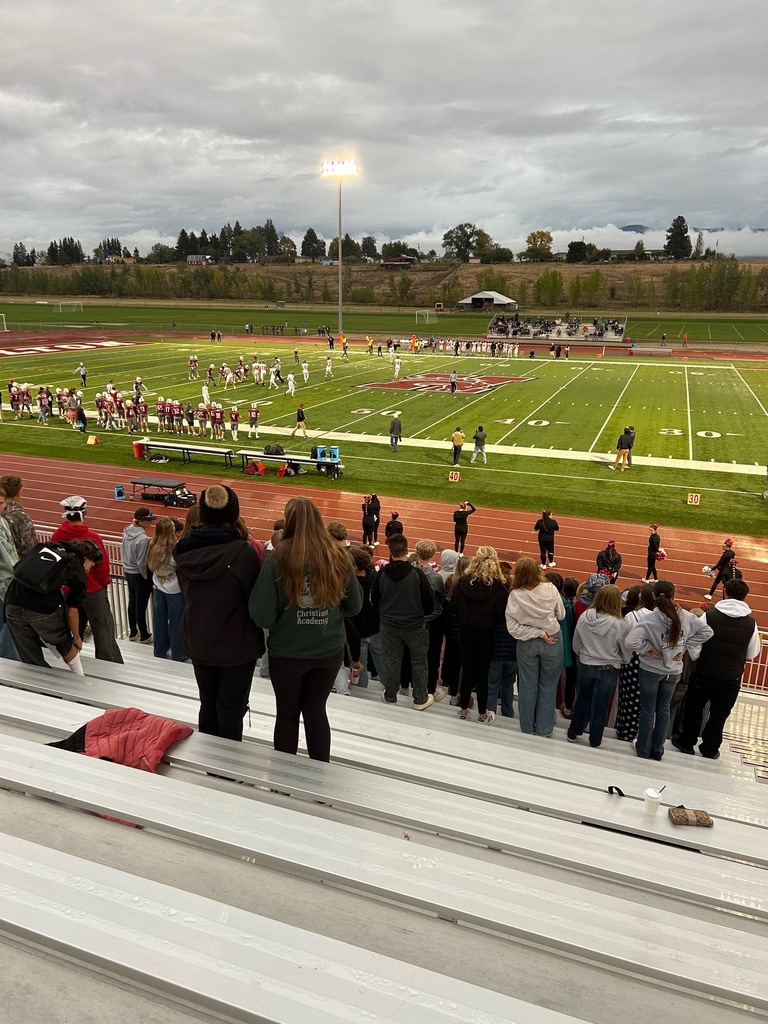 football team playing on hamilton school district field