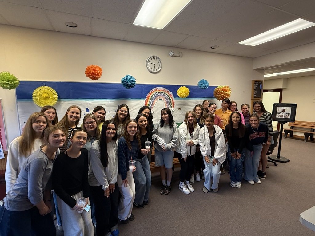 Spanish Club and other Spanish students from Hamilton High School joined Mrs. Marlatt (HHS) and Mrs. Bloomingdale (WES) in their first collaboration to celebrate multilingualism and cultural diversity. April 23 is United Nations Spanish Language Day (Día del Idioma Español) and April 30 is celebrated annually as Día del Niño (Day of the Child) in Mexico and as El Día de los Niños/El Día de los Libros (Children's Day/Book Day) in the US, honoring children and fostering a love for literacy. 