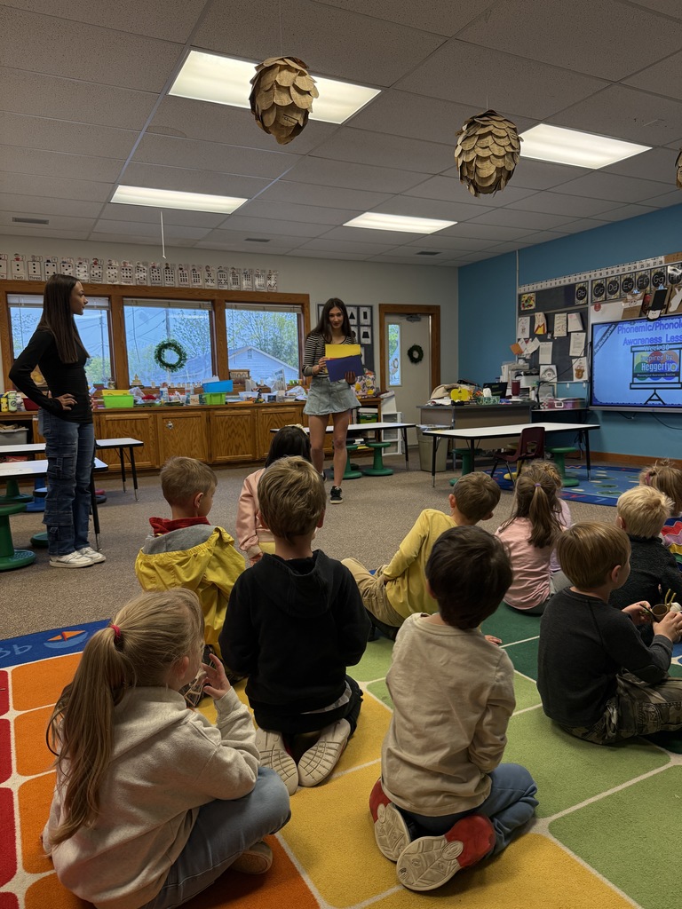 Spanish Club and other Spanish students from Hamilton High School joined Mrs. Marlatt (HHS) and Mrs. Bloomingdale (WES) in their first collaboration to celebrate multilingualism and cultural diversity. April 23 is United Nations Spanish Language Day (Día del Idioma Español) and April 30 is celebrated annually as Día del Niño (Day of the Child) in Mexico and as El Día de los Niños/El Día de los Libros (Children's Day/Book Day) in the US, honoring children and fostering a love for literacy. 