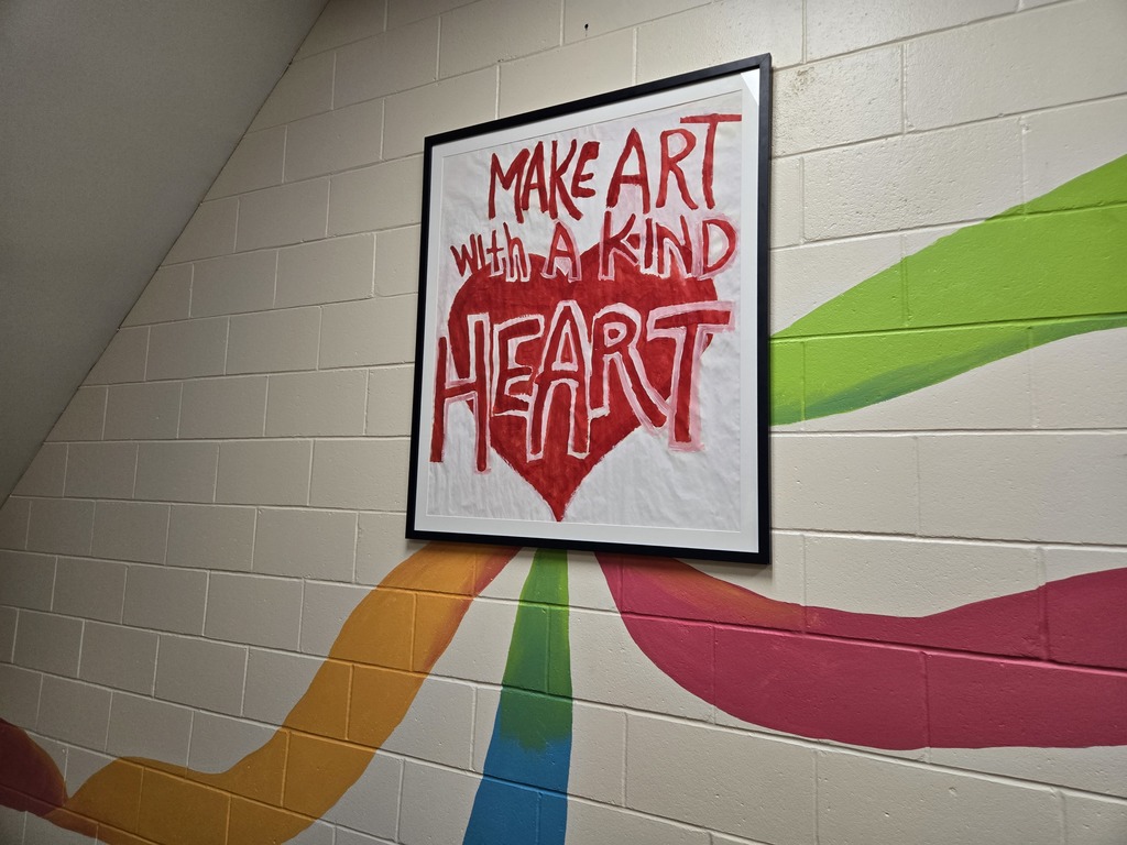 Framed picture saying "Make Art with a Kind Heart"
