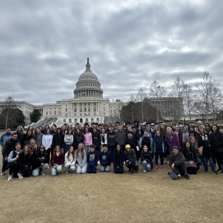 Group photo in front of the Capital Buidling