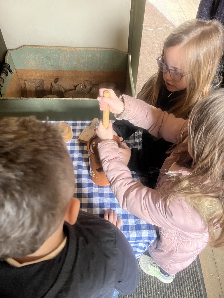 Gr 3 Strawberry Banke 4