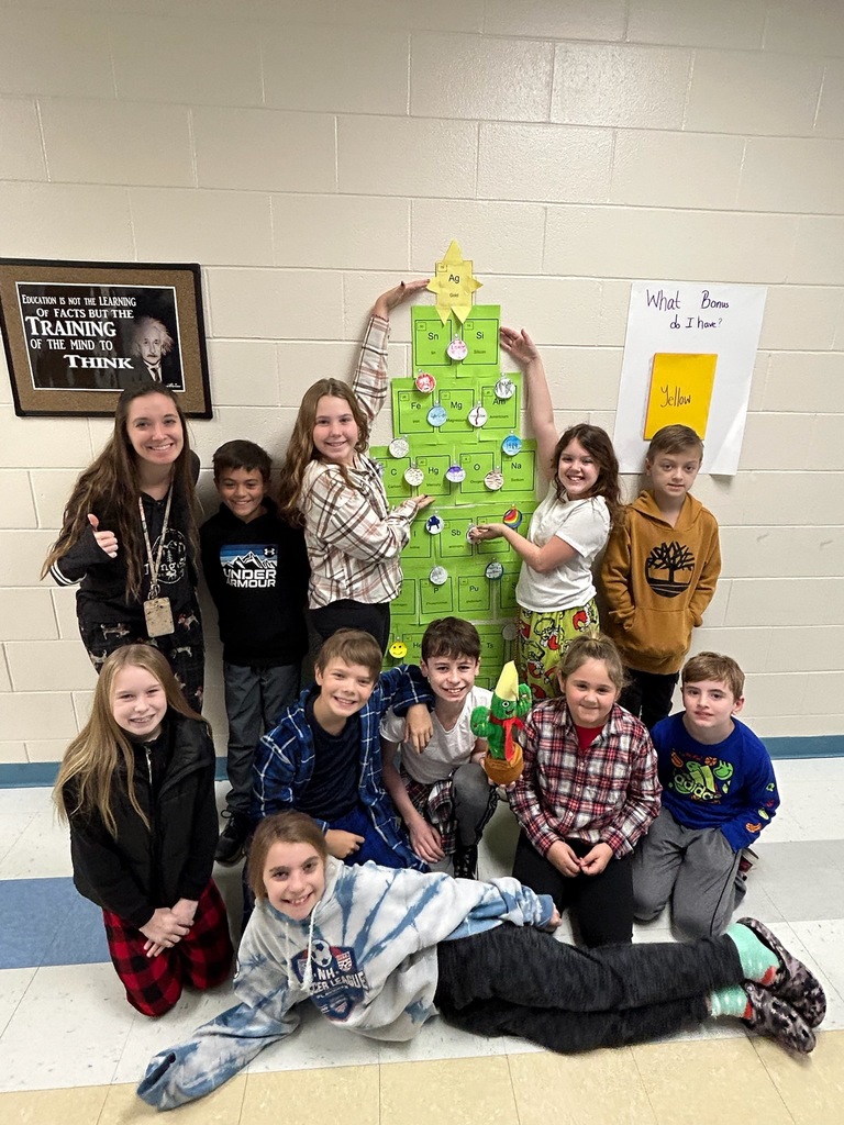 5th grade students making a Chemis-TREE!