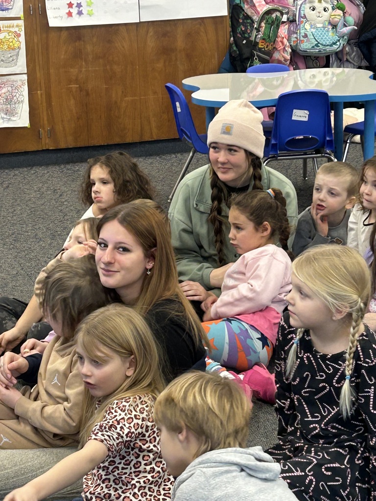 High School students volunteer with Elementary students