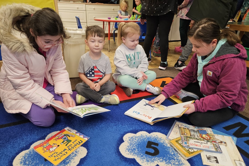 4th graders read to preschool 1