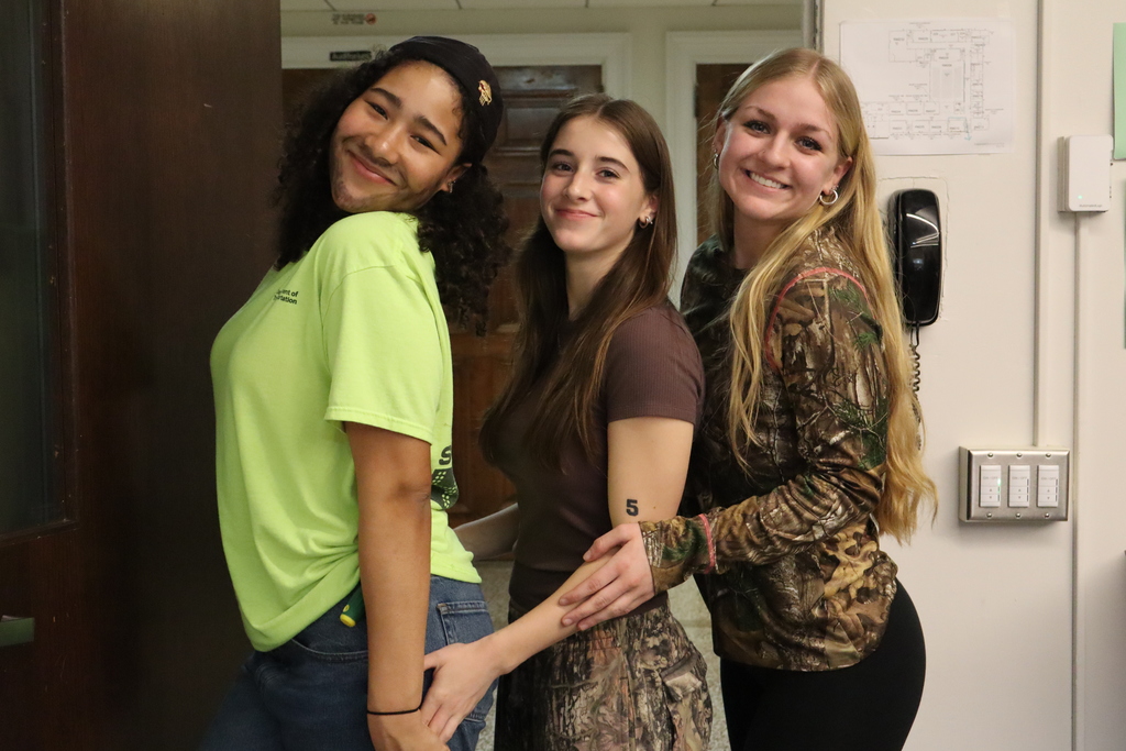 Construction vs Camo Day - 4