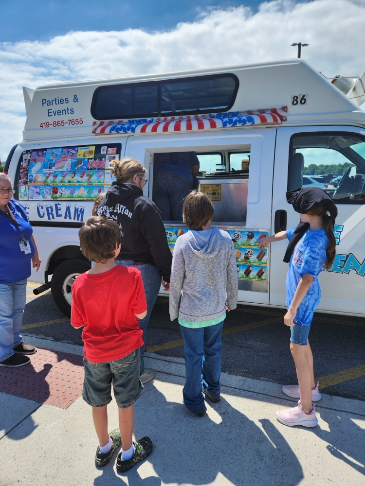 students getting ice cream
