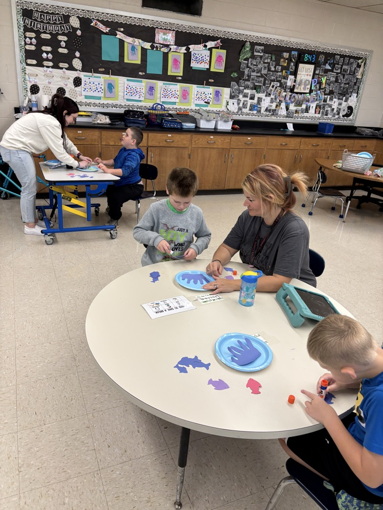 students making their aquarium