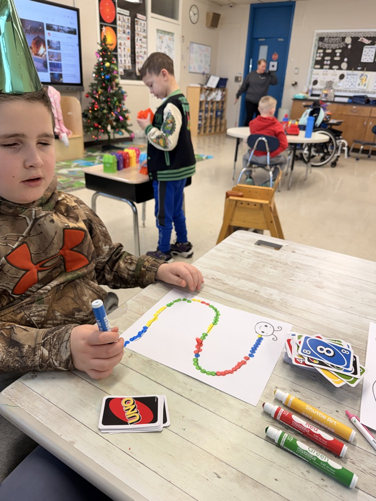 student using bingo markers to make caterpillar