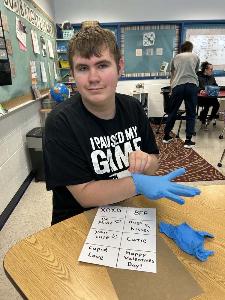 students making valentines 