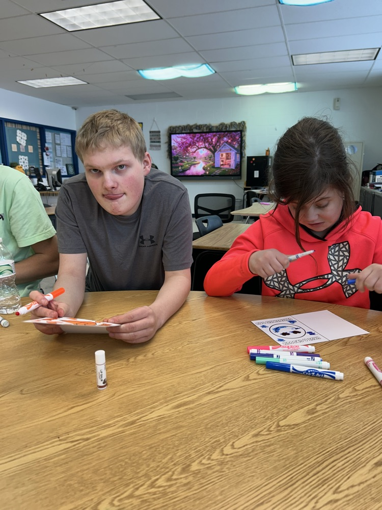 students making valentines