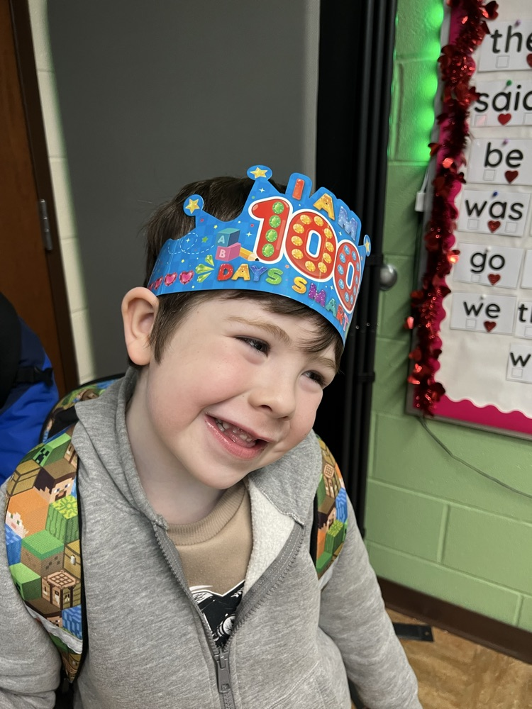 student with 100 day hat