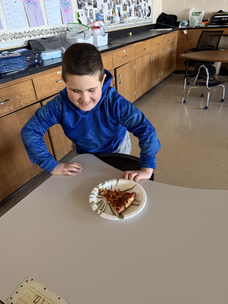 student eating pizza