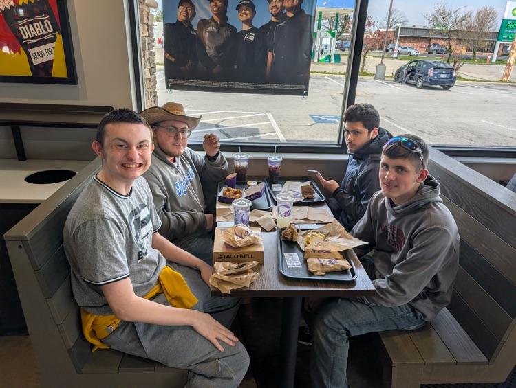 students eating lunch