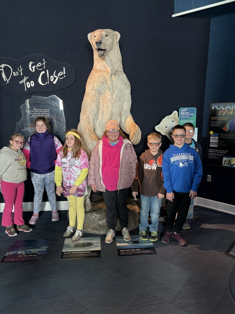 students at the zoo