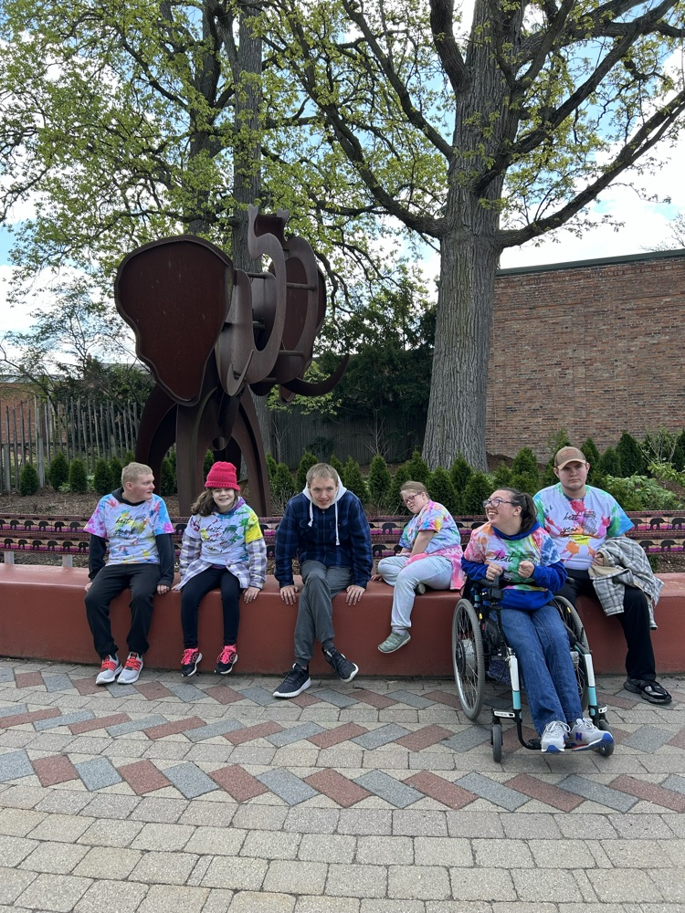 students at the zoo
