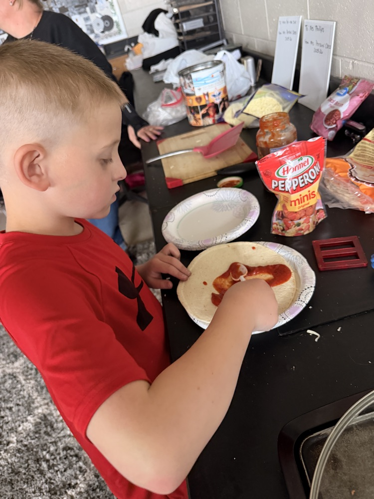 student making pizza