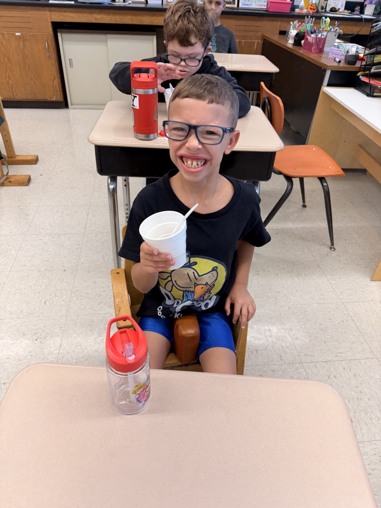 student with applesauce