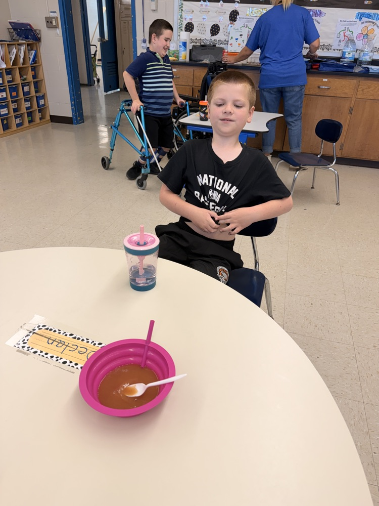 student with applesauce