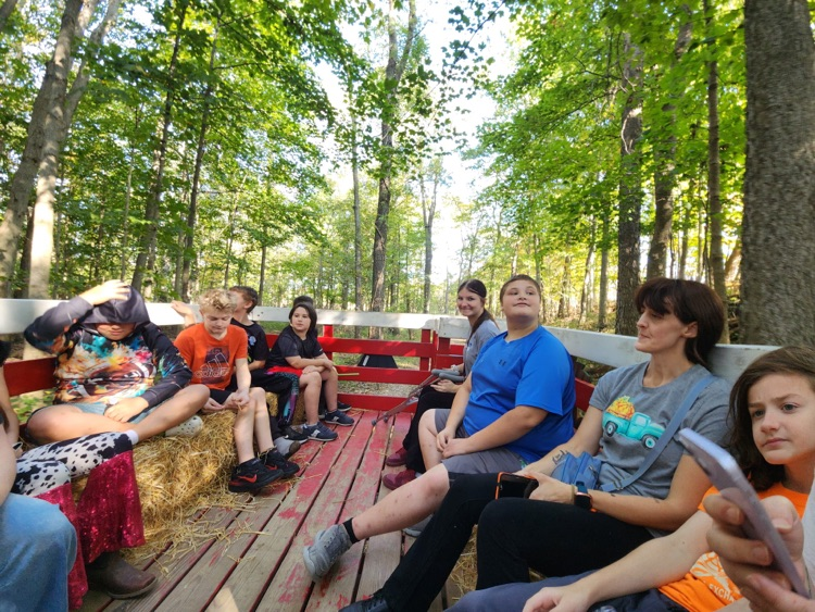 students on hayride
