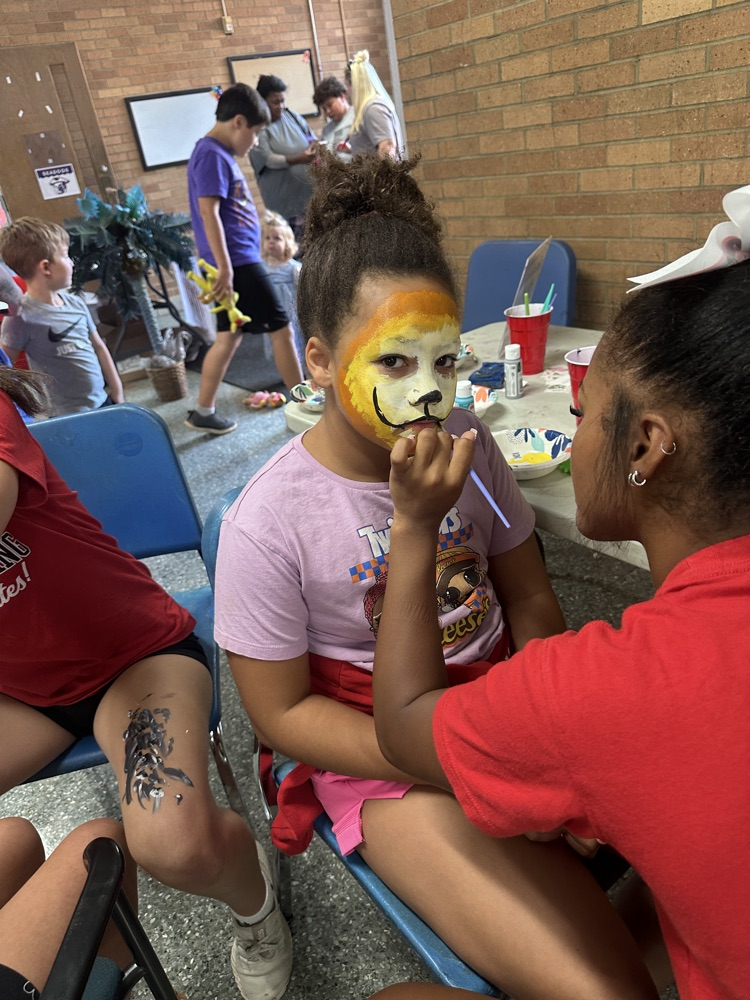 cheer leaders painting faces