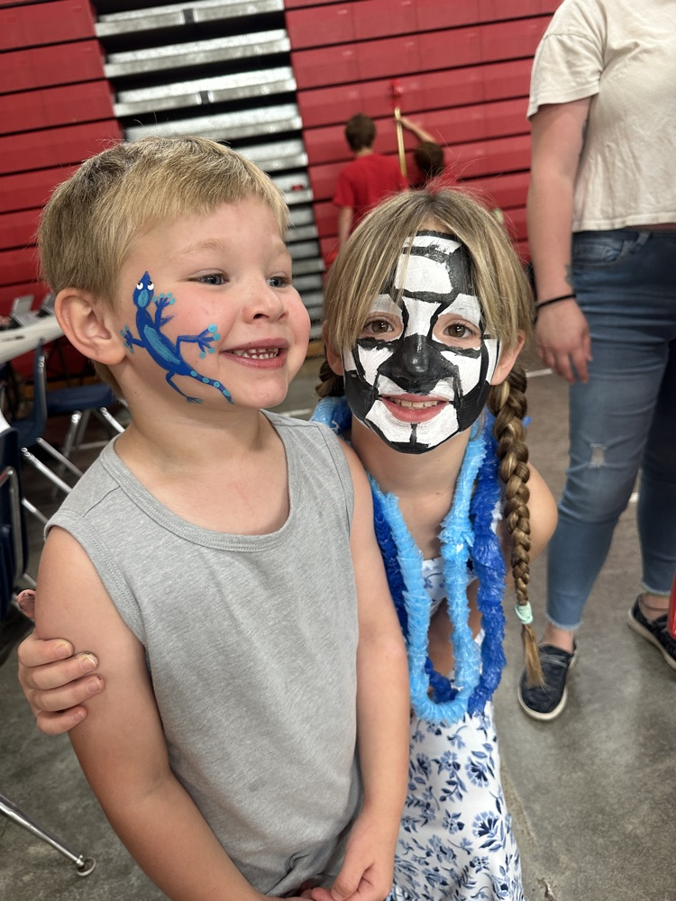 cheer leaders painting faces