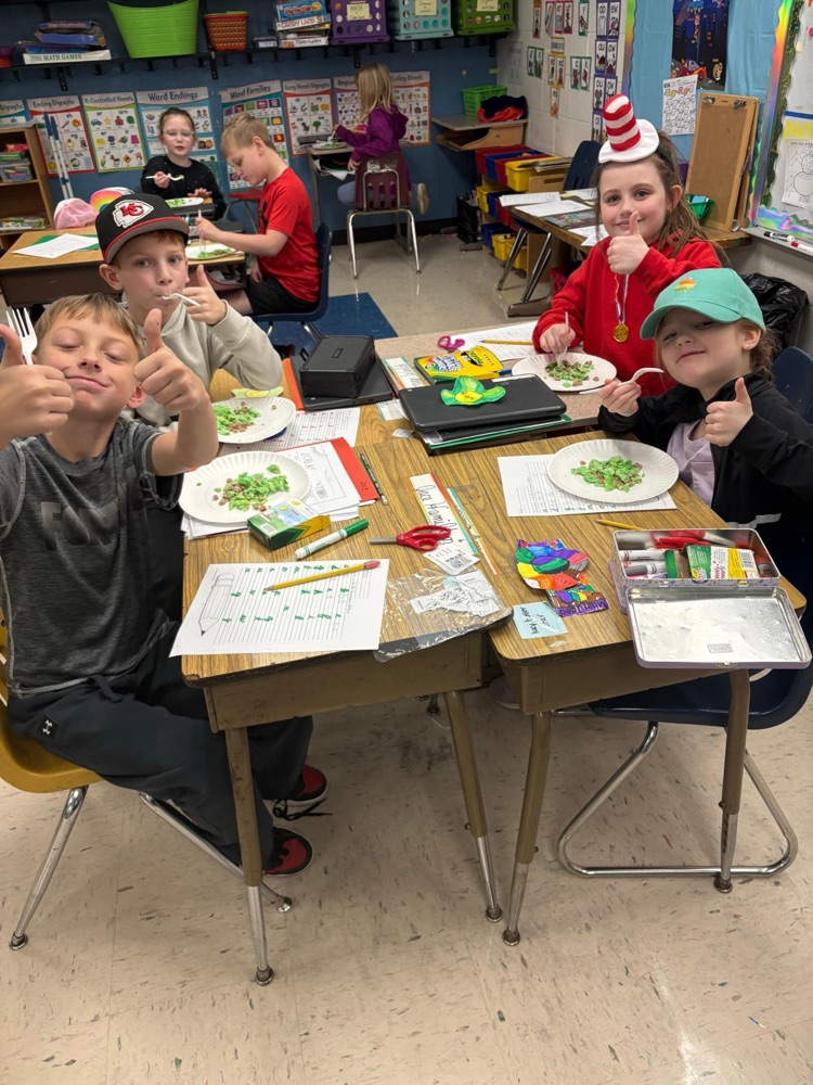 students eating green eggs 