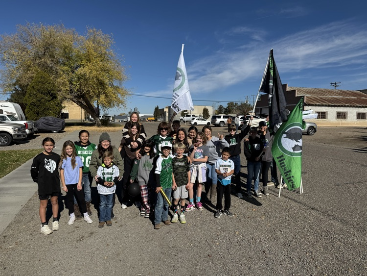 We love our Huskies! 💚🤍🖤
