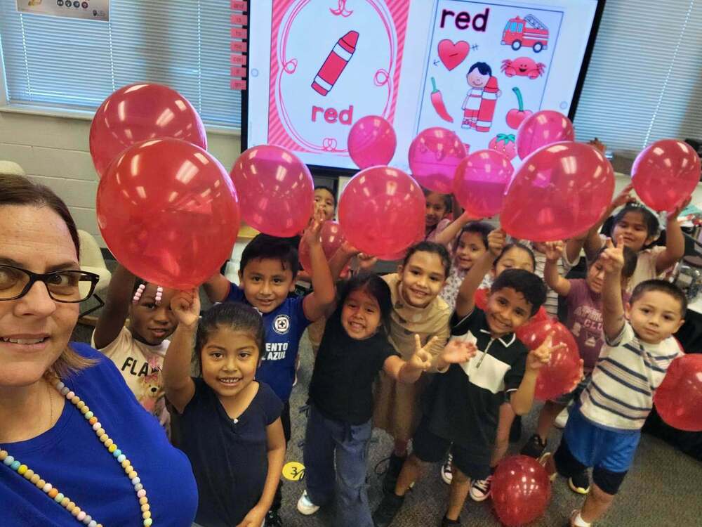kindergarten students with red balloons