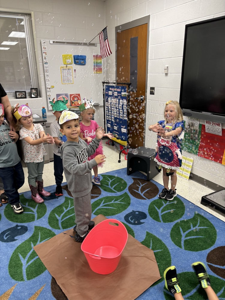 Mrs. Wishy Washy giving animals a bath 