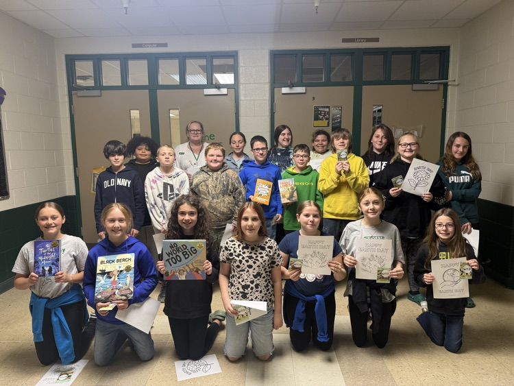 5th graders with book donations
