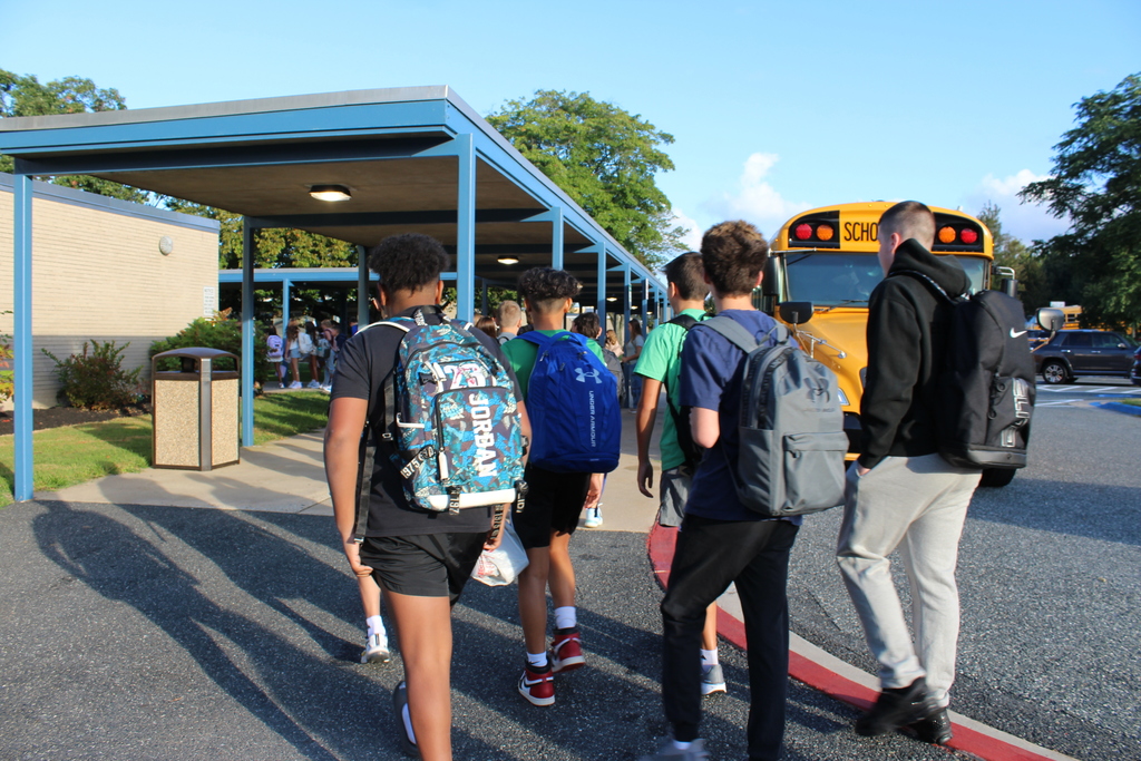 BAMS Students Walking into the Buiding on the First Day of School! 