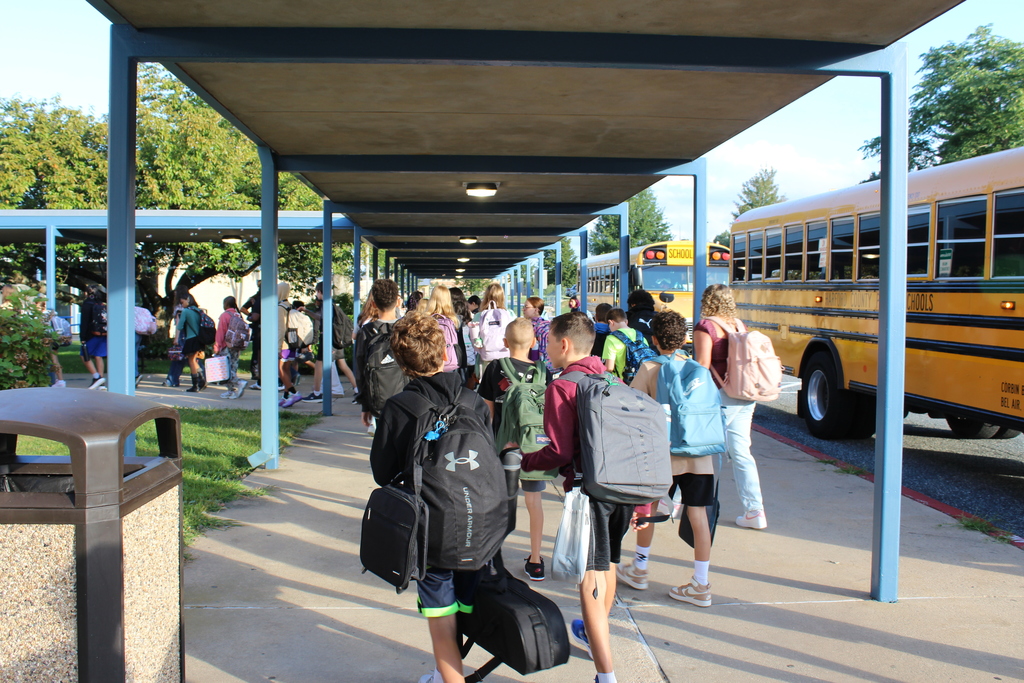 BAMS Students Walking into the Buiding on the First Day of School! 